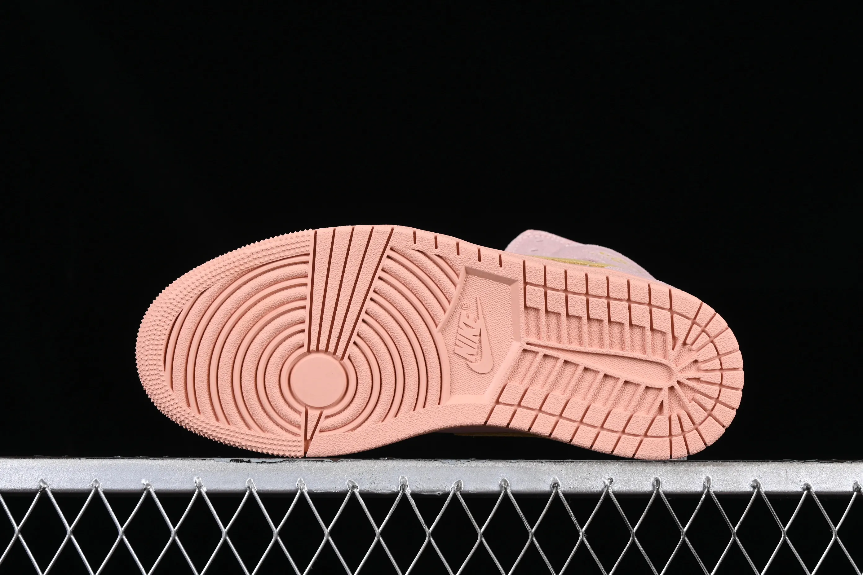 All categories Air Jordan Jordan series basketball shoes Air Jordan 1 Mid Air Jordan 1 Mid AJ1 Joe 1 coral gold dirty pink suede mid-top retro basketball shoes 852542-600